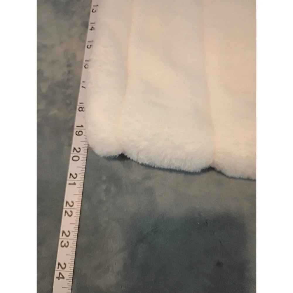 Kecia Set of 2 White Faux Fur Ribbed Channeled Square Pillow Covers 20x20
